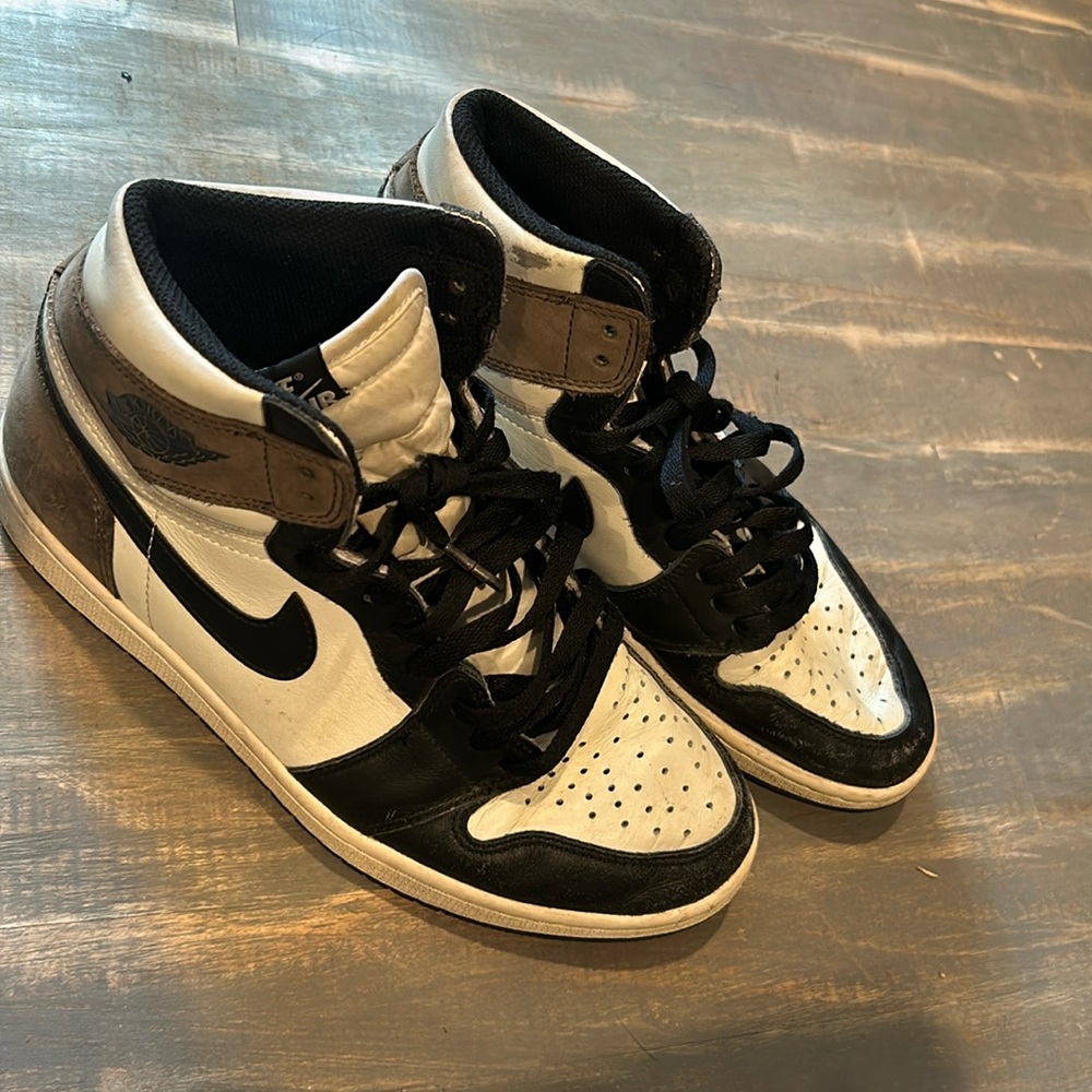 Nike Air Jordan 1 in “Mocha” Size 8 - Picture 2 of 8